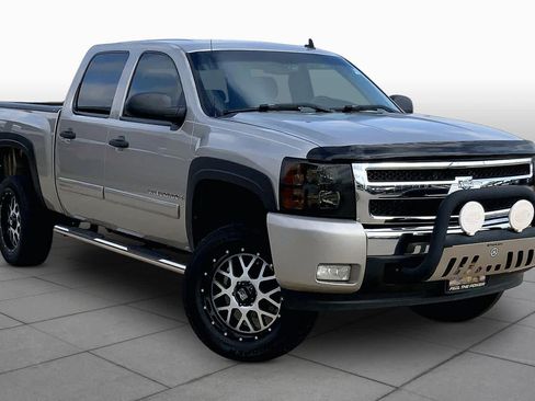 Used 2007 Chevrolet Silverado 1500 LT w/ 1LT Convenience Package AWD/4WD image 2