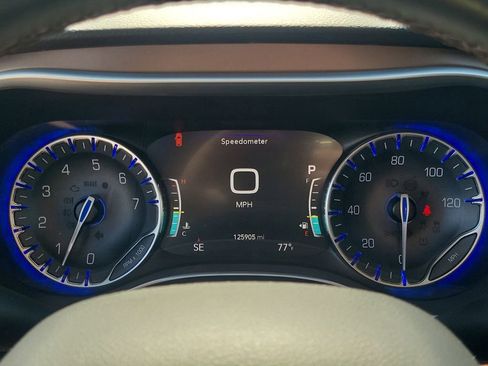 Used 2017 Chrysler Pacifica Touring-L Plus FWD image 27