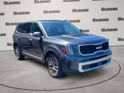 Used 2024 Kia Telluride LX AWD/4WD image 2