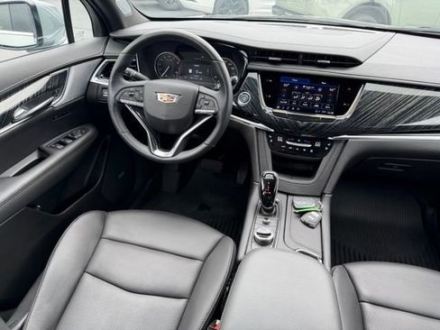 Used 2024 Cadillac XT6 Premium Luxury w/ LPO, Floor Liner Package AWD/4WD image 4
