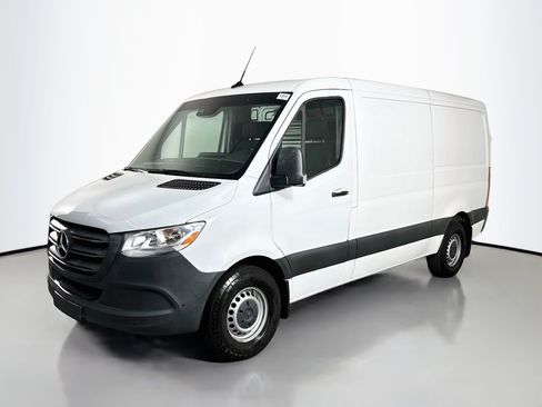 Used 2022 Mercedes-Benz Sprinter 1500 image 4