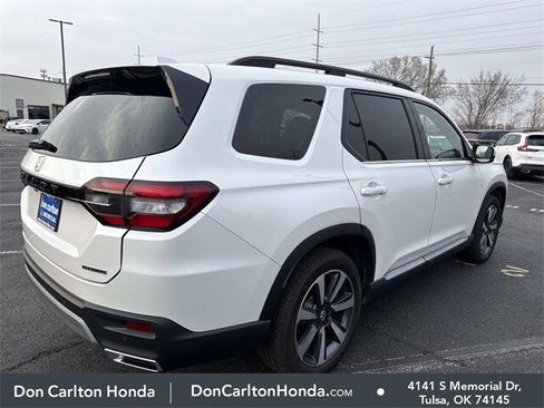 Used 2025 Honda Pilot Touring image 4