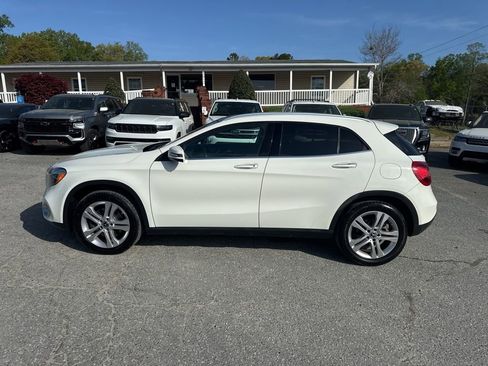 Used 2018 Mercedes-Benz GLA 250 4MATIC image 2