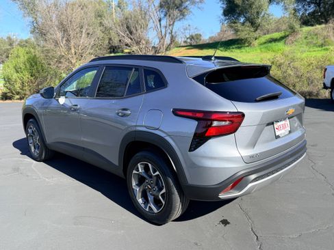 New 2026 Chevrolet Trax LT image 6