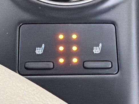 Used 2018 Toyota Camry XLE image 31