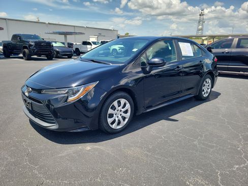 Used 2024 Toyota Corolla LE FWD image 2