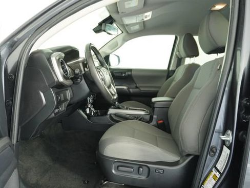Used 2022 Toyota Tacoma SR5 RWD image 19