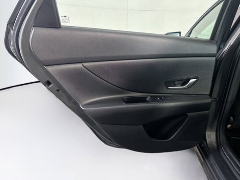 Used 2024 Hyundai Elantra Blue image 27