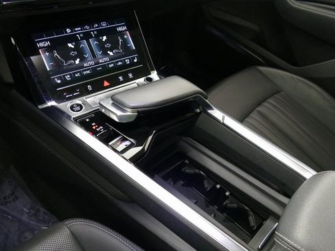 Used 2023 Audi e-tron Premium Plus image 22