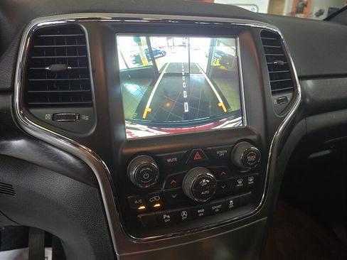 Used 2018 Jeep Grand Cherokee Altitude AWD/4WD image 23