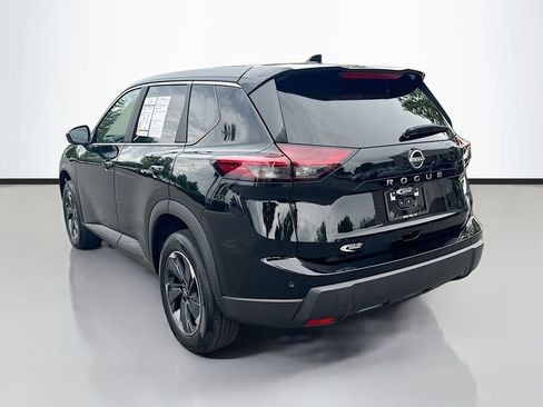 Certified 2025 Nissan Rogue SV FWD image 6