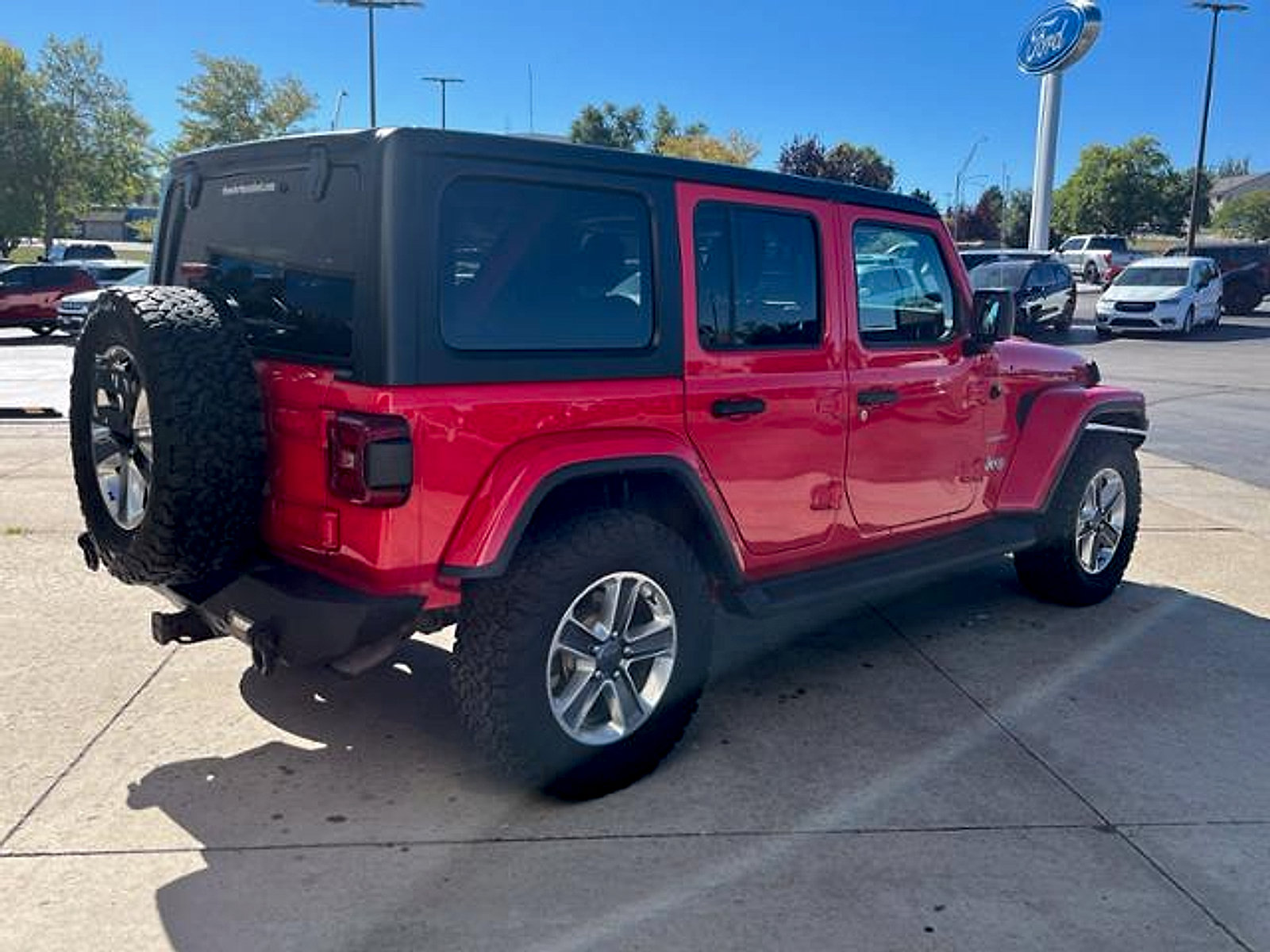 Used 2022 Jeep Wrangler Unlimited Sahara w/ Safety Group AWD/4WD image 5