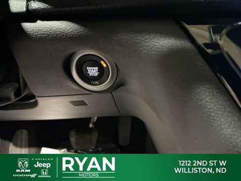 New 2026 Chrysler Pacifica Select AWD/4WD image 35