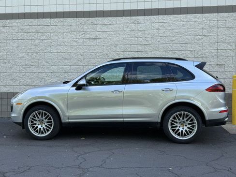 Used 2018 Porsche Cayenne Platinum Edition w/ Premium Package Plus AWD/4WD image 13