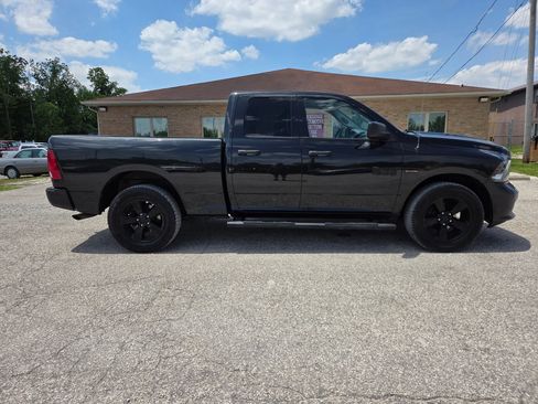 Used 2018 RAM 1500 Express w/ Black Ram 1500 Express Group AWD/4WD image 4
