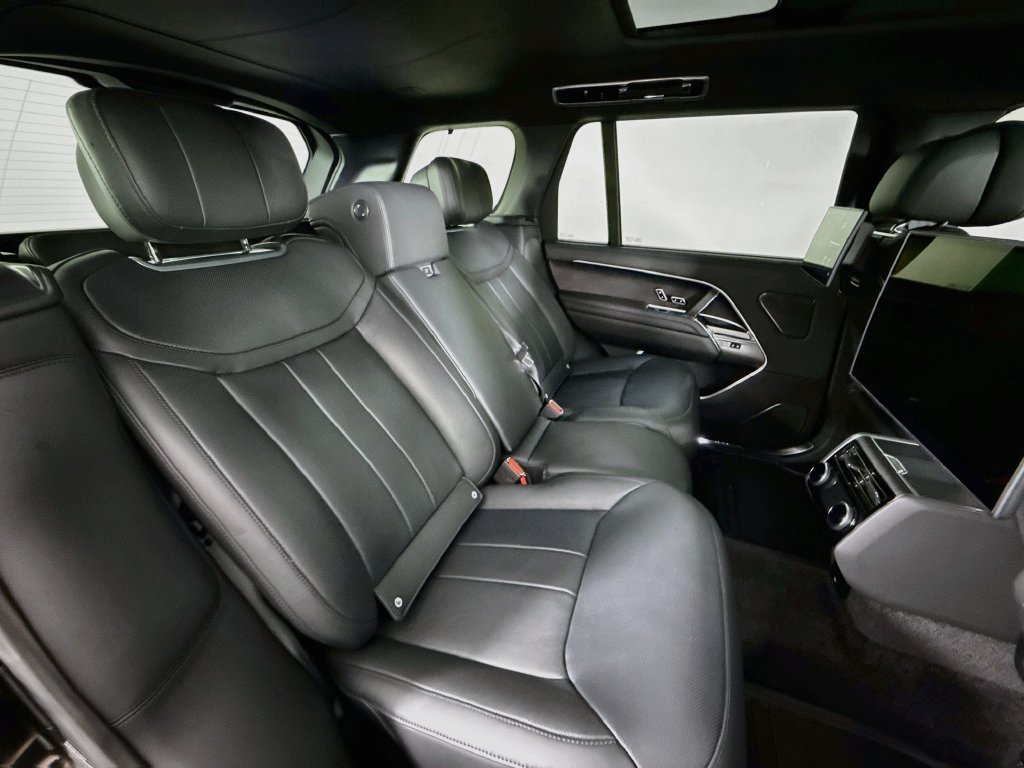 Used 2025 Land Rover Range Rover Long Wheelbase Autobiography AWD/4WD image 29