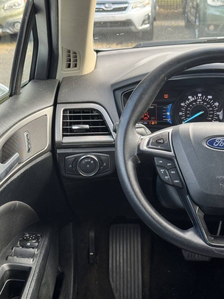 Used 2018 Ford Fusion SE FWD image 15