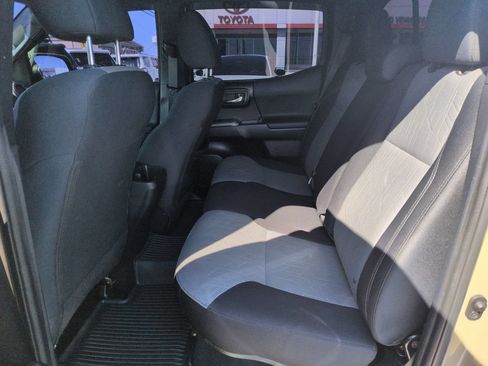 Used 2020 Toyota Tacoma TRD Sport w/ Technology Package AWD/4WD image 25
