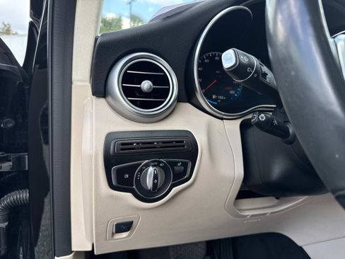 Used 2020 Mercedes-Benz GLC 300 4MATIC image 34