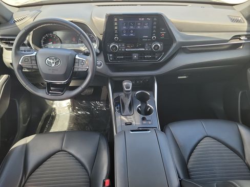 Used 2021 Toyota Highlander XSE FWD image 20