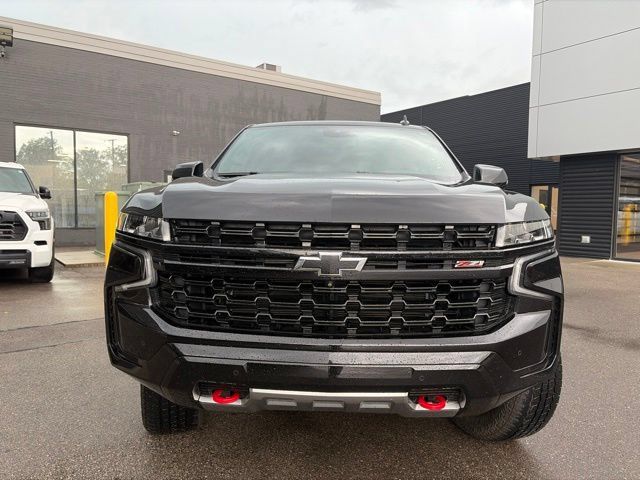 Used 2024 Chevrolet Tahoe Z71 w/ Luxury Package AWD/4WD image 4