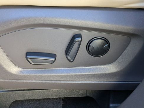 Used 2023 Ford Explorer Platinum w/ Technology Package image 21