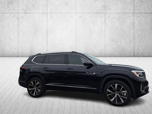 Used 2024 Volkswagen Atlas SEL Premium R-Line image 4