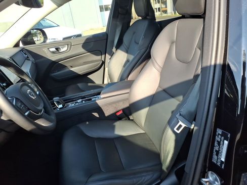 Certified 2024 Volvo XC60 B5 Core w/ Climate Package AWD/4WD image 19