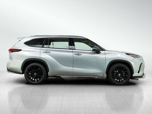 Used 2025 Toyota Highlander XSE image 6