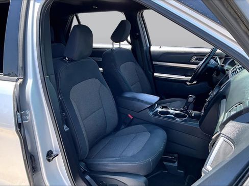 Used 2019 Ford Explorer XLT w/ Equipment Group 201A FWD image 9