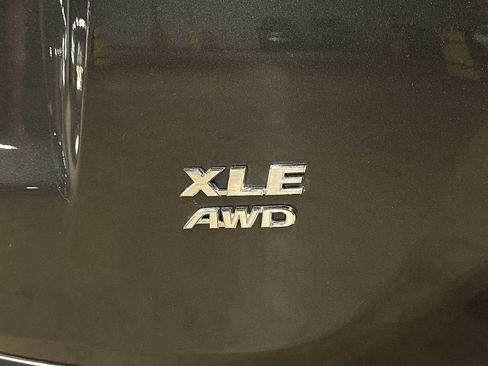 Used 2017 Toyota RAV4 XLE AWD/4WD image 26