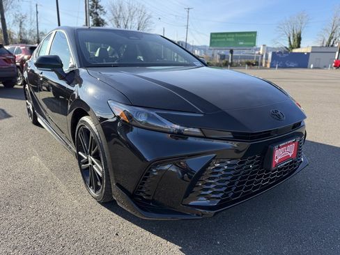New 2026 Toyota Camry Hybrid image 2