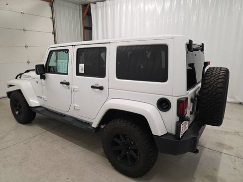 Used 2016 Jeep Wrangler Unlimited Rubicon w/ Connectivity Group AWD/4WD image 3