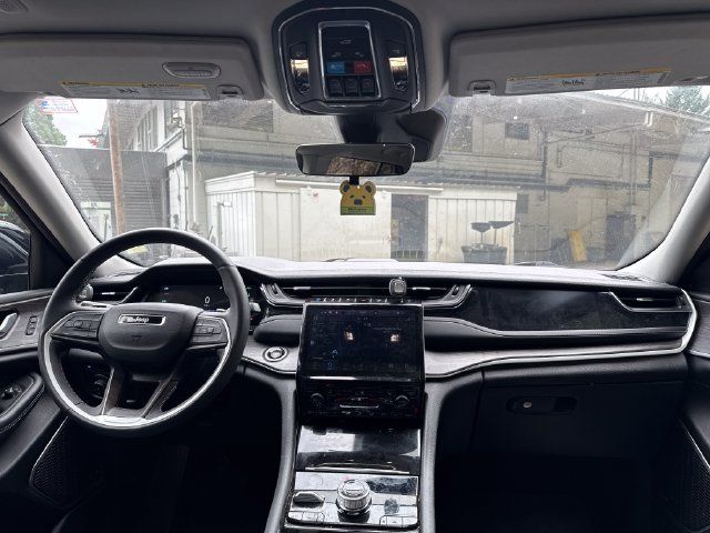 Used 2023 Jeep Grand Cherokee 4WD 4xe image 11