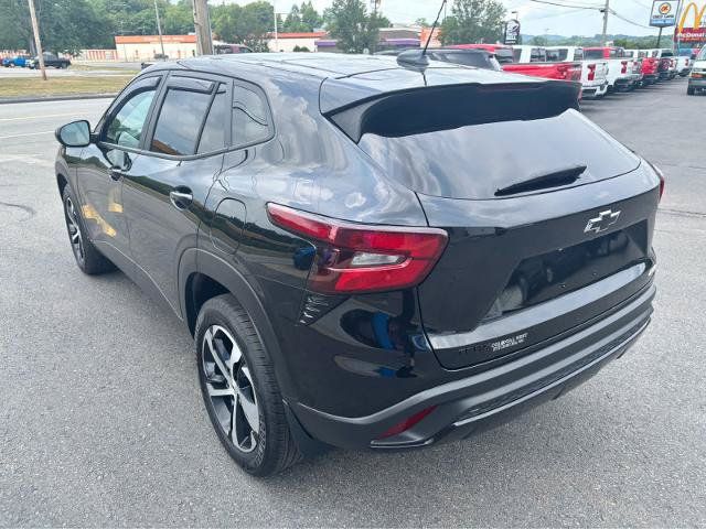 Used 2025 Chevrolet Trax RS w/ Sunroof Package FWD image 6