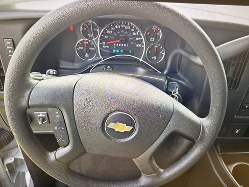 Used 2025 Chevrolet Express 3500 LS RWD image 7
