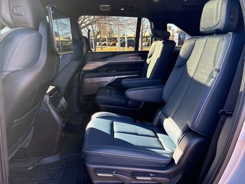 Used 2025 Cadillac Escalade IQ Sport 2 w/ LPO, ONYX Package image 18