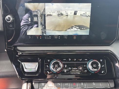 Used 2025 GMC Sierra 2500 AT4 w/ AT4 Premium Plus Package image 10