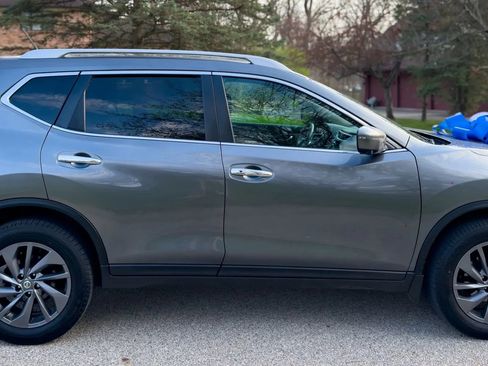 Used 2016 Nissan Rogue SV image 4