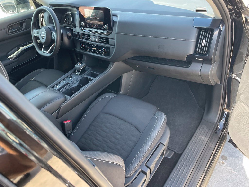 Certified 2025 Nissan Pathfinder S FWD image 17