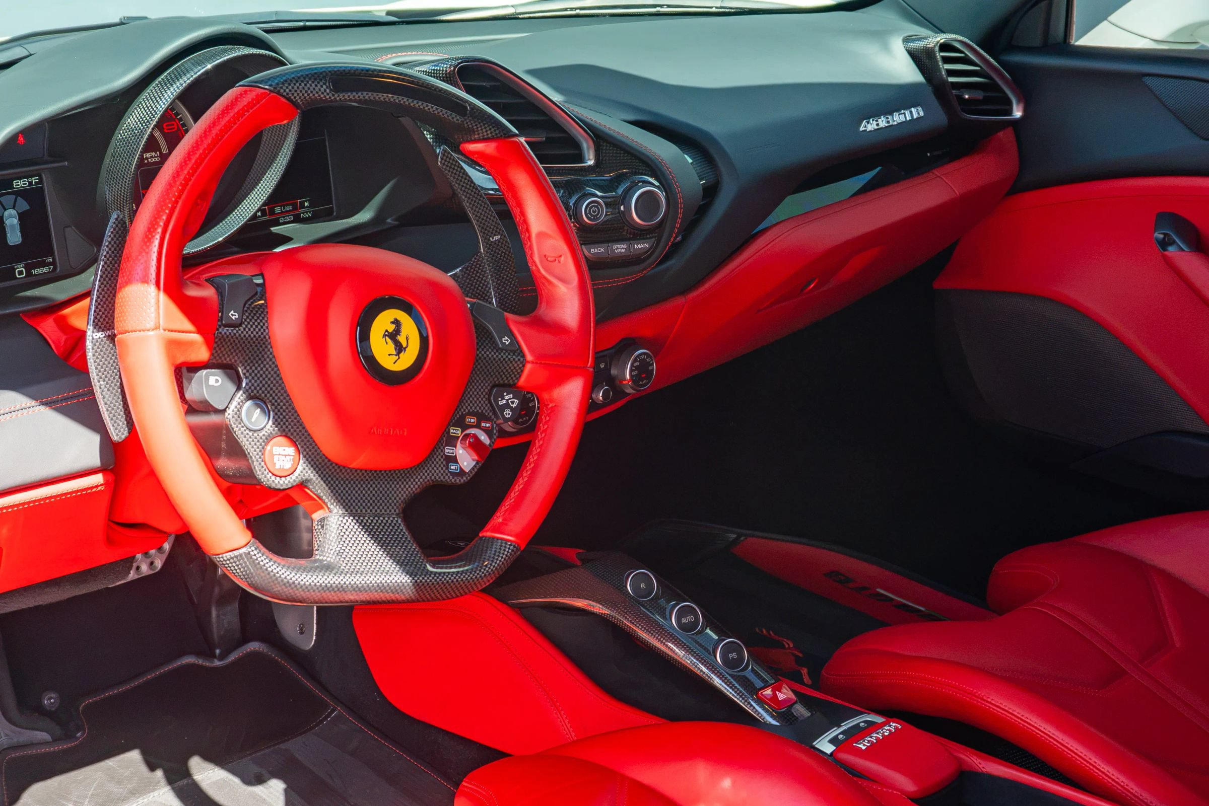 Used 2018 Ferrari 488 GTB RWD image 15