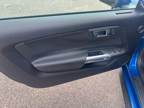 Used 2017 Ford Mustang Coupe RWD image 5