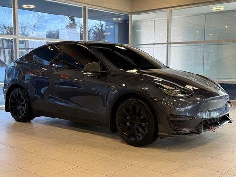 Used 2022 Tesla Model Y Long Range AWD/4WD image 6
