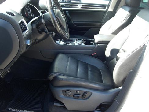 Used 2016 Volkswagen Touareg Executive AWD/4WD image 20