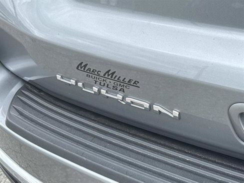 Used 2023 GMC Yukon XL SLT AWD/4WD image 6