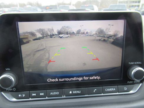 Used 2023 Nissan Rogue SV image 32