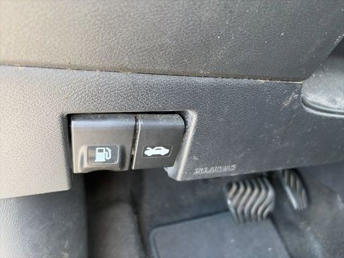 Used 2020 Nissan Kicks S image 13