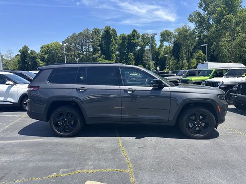 Used 2025 Jeep Grand Cherokee L Limited w/ Luxury Tech Group II RWD image 10