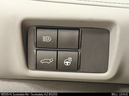 Used 2021 Toyota Highlander Limited FWD image 19