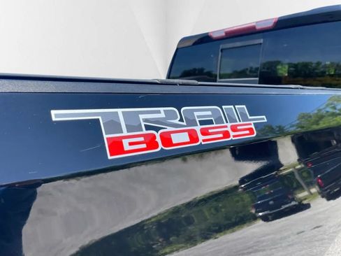 Used 2021 Chevrolet Silverado 1500 LT Trail Boss w/ Convenience Package II AWD/4WD image 9